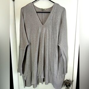 *CLOSET BLOWOUT SALE* Gray oversized trendy sweater. XL.